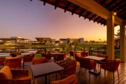 Restaurante & Deck ao Entardecer
