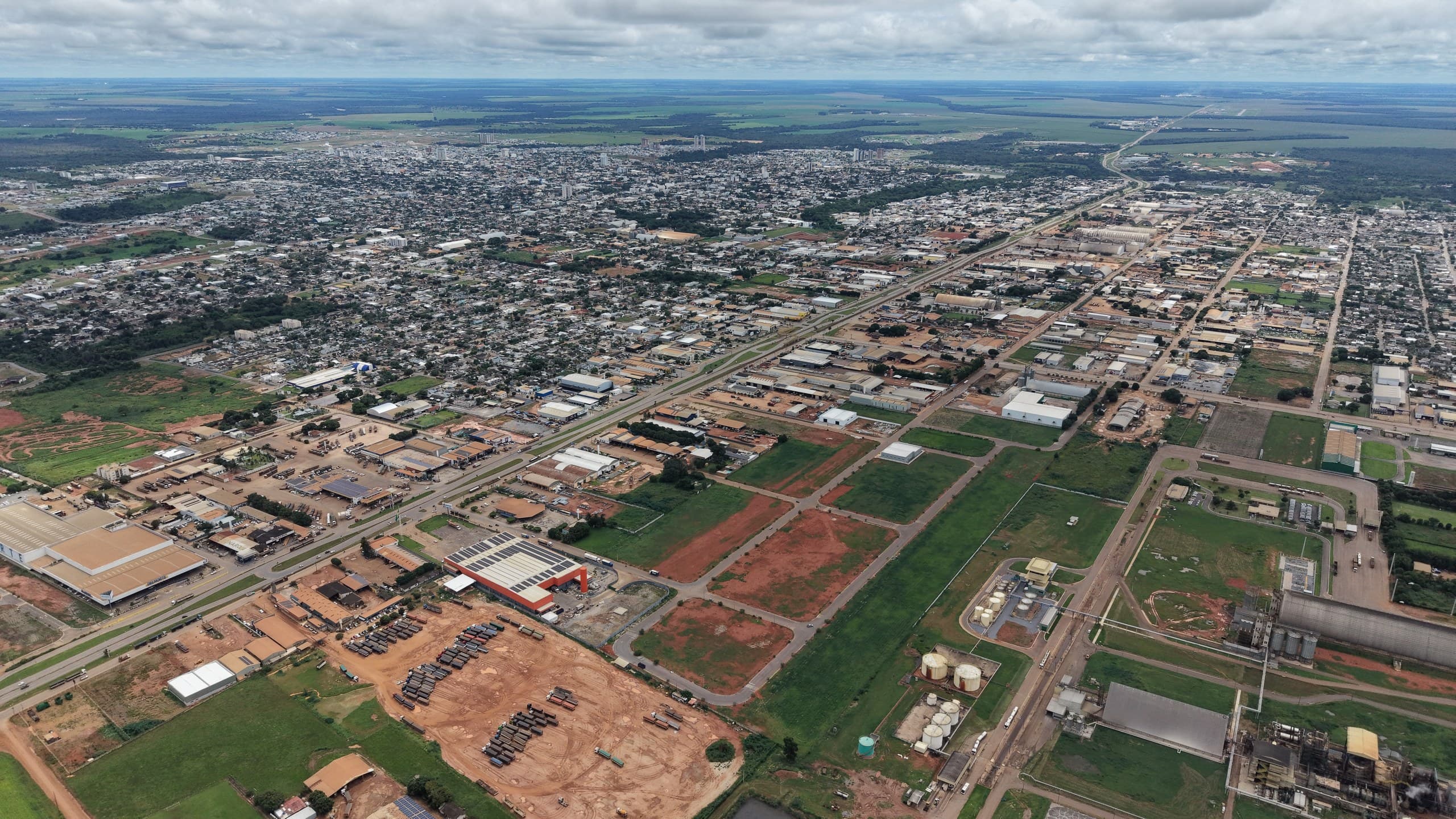 Vista aérea panorâmica do loteamento comercial e industrial Claudino Francio