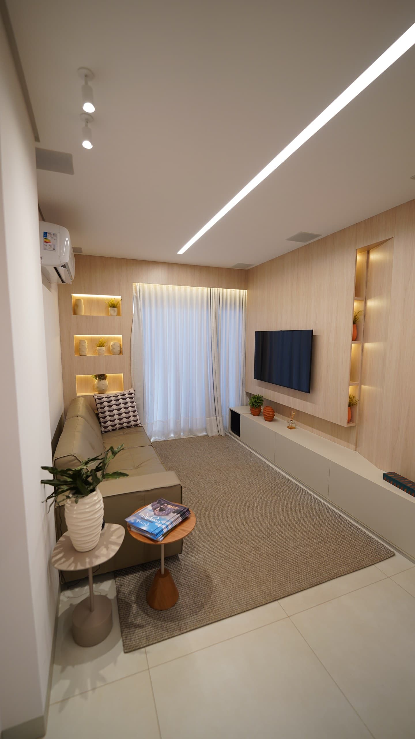 Sala de TV e home theater decorada do Lucca Residencial